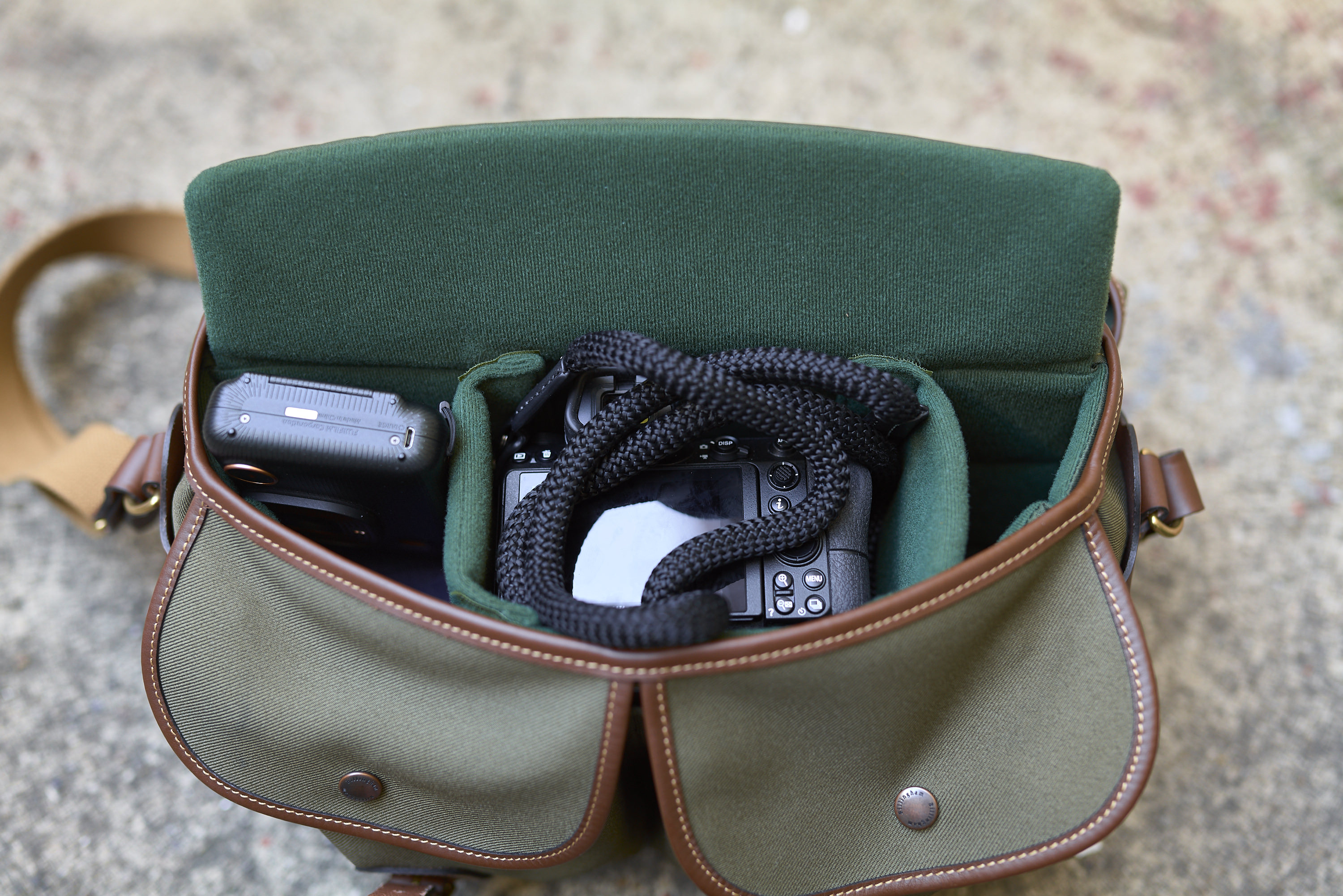 Chris Gampat The Phoblographer Billingham Hadley Pro 2020 review product images 21-60s400