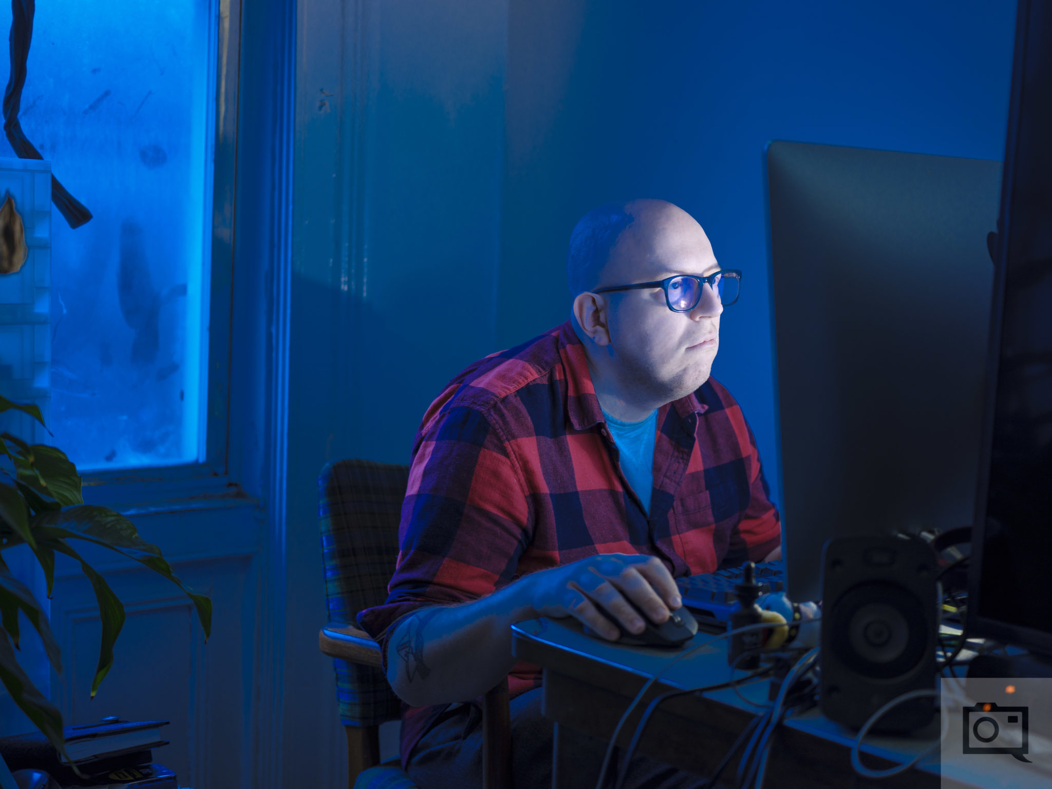 A man with glasses in front of a computer.
